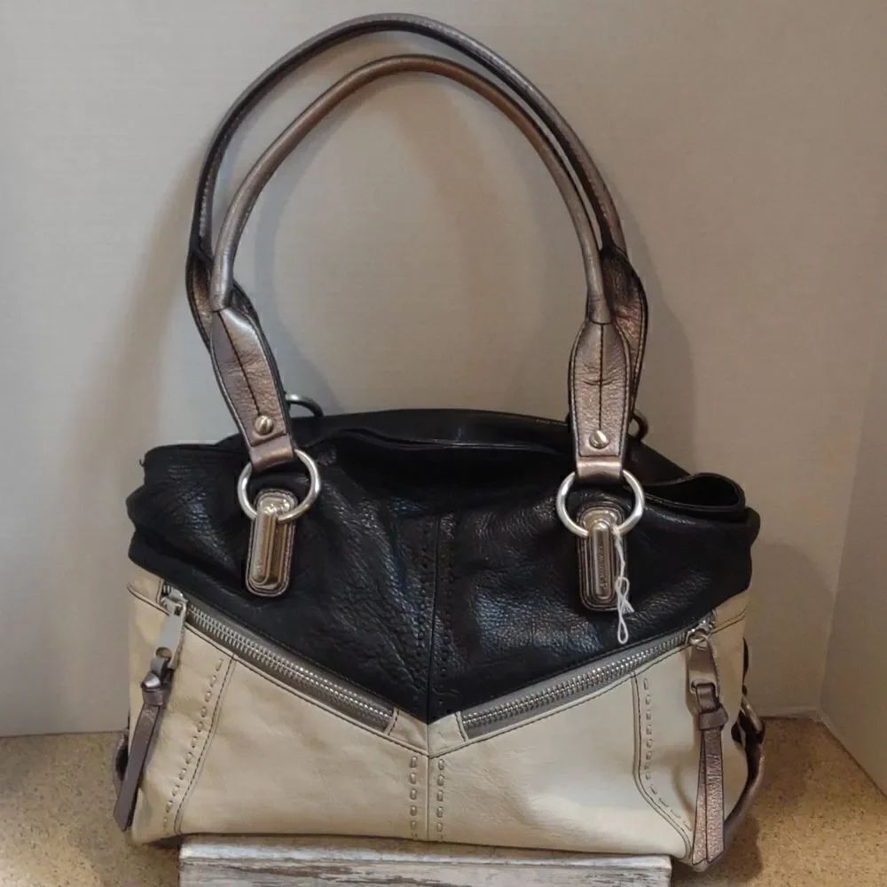 B Makowsky Black and Off white Purse P3